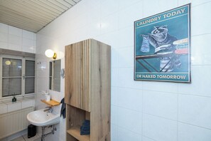 ヘアドライヤー、タオル、石鹸、シャンプー