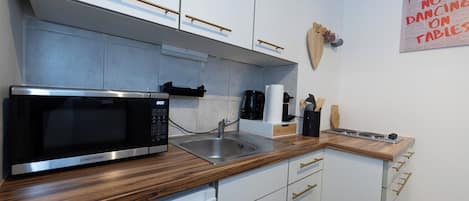 Fridge, microwave, stovetop, coffee/tea maker