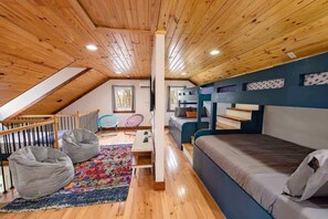 10 makuuhuonetta, työpöytä, Wi-Fi, vuodevaatteet