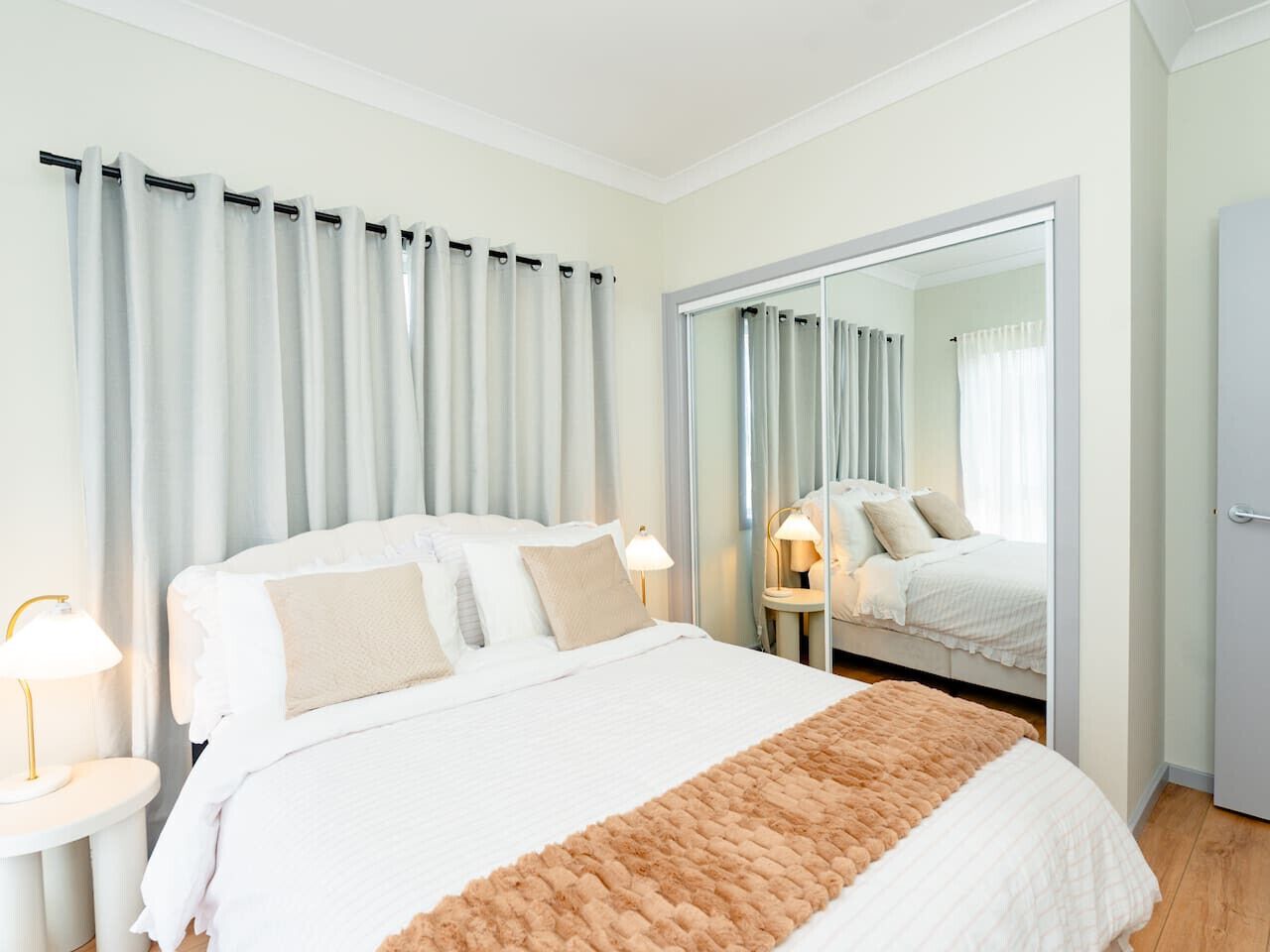 4 室のベッドルーム、アイロン / アイロン台、WiFi、ベッドシーツ