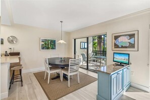 Interior - Sea Oats 142 - Elevators - Beachview - Tennis - Community Pool - Sleeps 4! (Boca Grande)