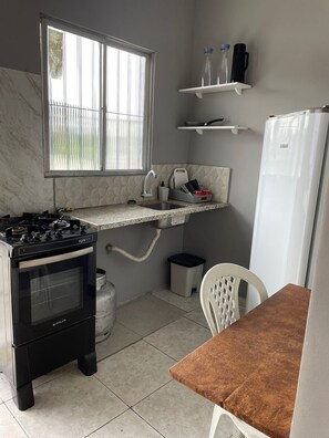 Private kitchen - Studio apartment in the center of Belém, 10 minutes from the main tourist attractions. (Belém)