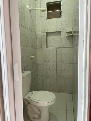 Hair dryer, towels, soap, toilet paper - Studio apartment in the center of Belém, 10 minutes from the main tourist attractions. (Belém)