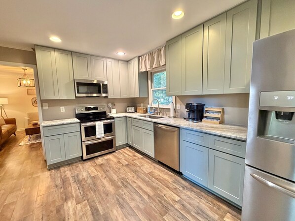 Microonde, forno, piano cottura, lavastoviglie