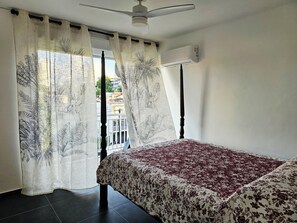 2 makuuhuonetta, työpöytä, silitysrauta/-lauta, ilmainen Wi-Fi