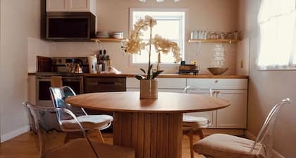 Serene and Cozy 2 bedroom apartment in charming Stowe perfect for relaxing stays