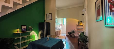 Classic House, 2 Bedrooms, Housekeeping, City View | Private kitchen