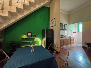 Classic House, 2 Bedrooms, Housekeeping, City View | Private kitchen - XOM House (Pleiku)