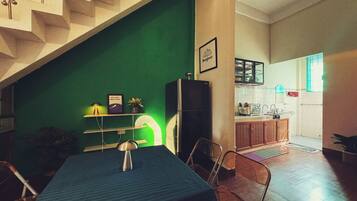 Classic House, 2 Bedrooms, Housekeeping, City View | Private kitchen