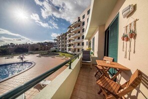 Outdoor dining - Garajau Studio - Pool and Parking by Mth (Caniço)
