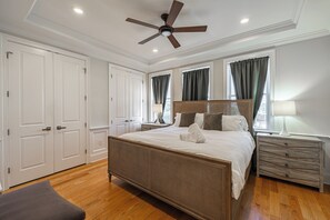 3 bedrooms, WiFi, bed sheets - Gorgeous LUX House in Capitol Hill with Parking (Washington)
