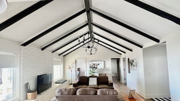 Televisie en een open haard