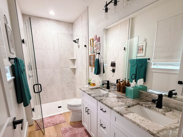 Shower, hair dryer, towels, soap - Walk to downtown, Cozy cottage designed for comfort! (St. Augustine)