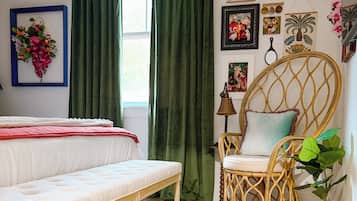 3 habitaciones, escritorio, tabla de planchar con plancha y wifi gratis