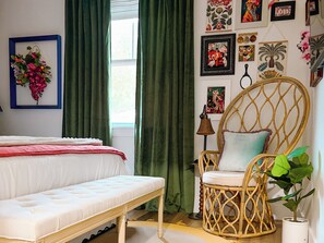 3 habitaciones, escritorio, tabla de planchar con plancha y wifi gratis