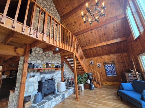 Amazing secluded 3-bedroom house with AC in charming Floyd VA, near FloydFest.