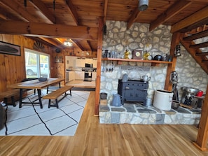 Dining - Amazing secluded 3-bedroom house with AC in charming Floyd VA, near FloydFest. (Copper Hill)
