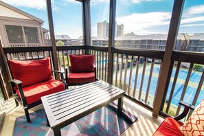 Interior - Welcome to Summer Breeze located in North Myrtle Beach! 3 bedroom 2.5 bath condo (North Myrtle Beach)