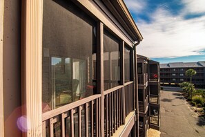 Exterior detail - Welcome to Summer Breeze located in North Myrtle Beach! 3 bedroom 2.5 bath condo (North Myrtle Beach)
