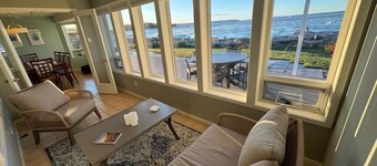 Superb 3-bedroom house in adorable Camano with cozy charm