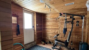 Fitness facility - Beautiful basement (Wilmot)