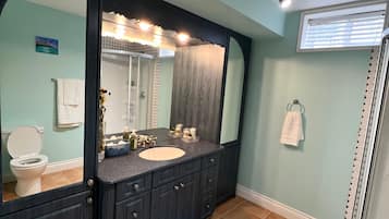 Toallas, jabón y papel higiénico