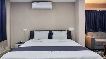 Egyptian cotton sheets, premium bedding, in-room safe, free WiFi