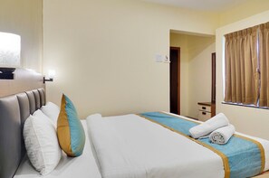 Egyptian cotton sheets, premium bedding, in-room safe, free WiFi - Fabhotel Shravani Residency (Pune)