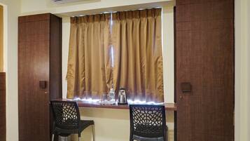 Egyptian cotton sheets, premium bedding, in-room safe, free WiFi