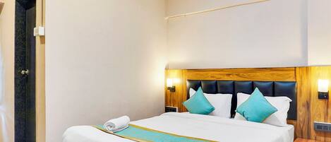 Egyptian cotton sheets, premium bedding, in-room safe, free WiFi