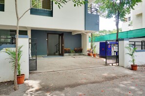 Property entrance - Fabhotel Shravani Residency (Pune)