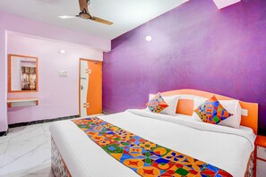 Premium Room | Egyptian cotton sheets, premium bedding, in-room safe, free WiFi - Fabhotel Triotel Inn (Dhanbad)