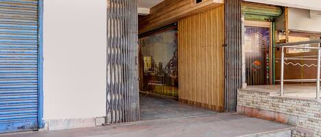 Majoituspaikan sisäänkäynti