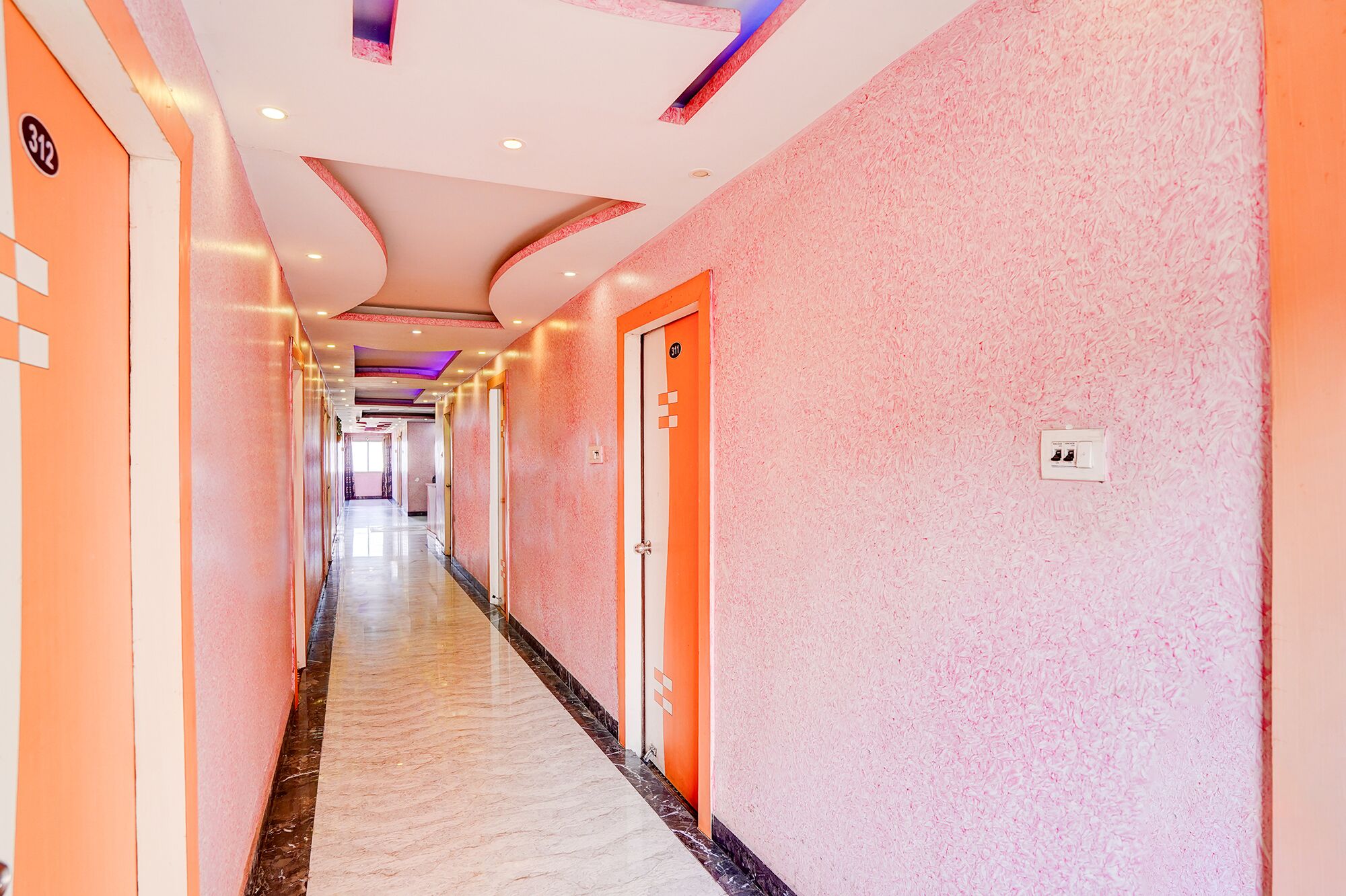 Egyptian cotton sheets, premium bedding, in-room safe, free WiFi