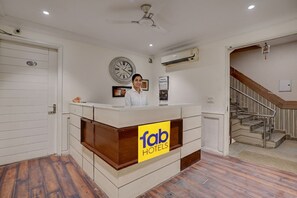 Reception - FabHotel Palm Green - 500m from Gurdwara Sri Guru Singh Sabha Green Field Colony Faridabad (Faridabad)