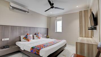 Egyptian cotton sheets, premium bedding, in-room safe, free WiFi