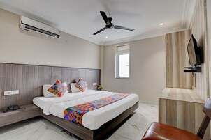 Egyptian cotton sheets, premium bedding, in-room safe, free WiFi