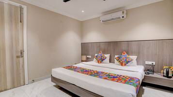 Deluxe Room | Egyptian cotton sheets, premium bedding, in-room safe, free WiFi