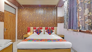 Egyptian cotton sheets, premium bedding, in-room safe, free WiFi