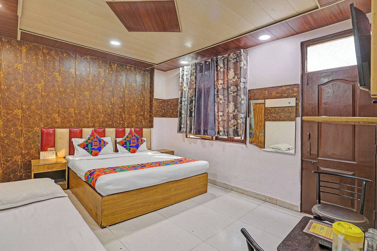 Deluxe Room | Egyptian cotton sheets, premium bedding, in-room safe, WiFi (free)