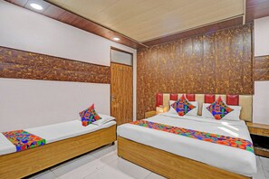 Egyptian cotton sheets, premium bedding, in-room safe, free WiFi - Fabhotel Kg Palace (New Delhi)