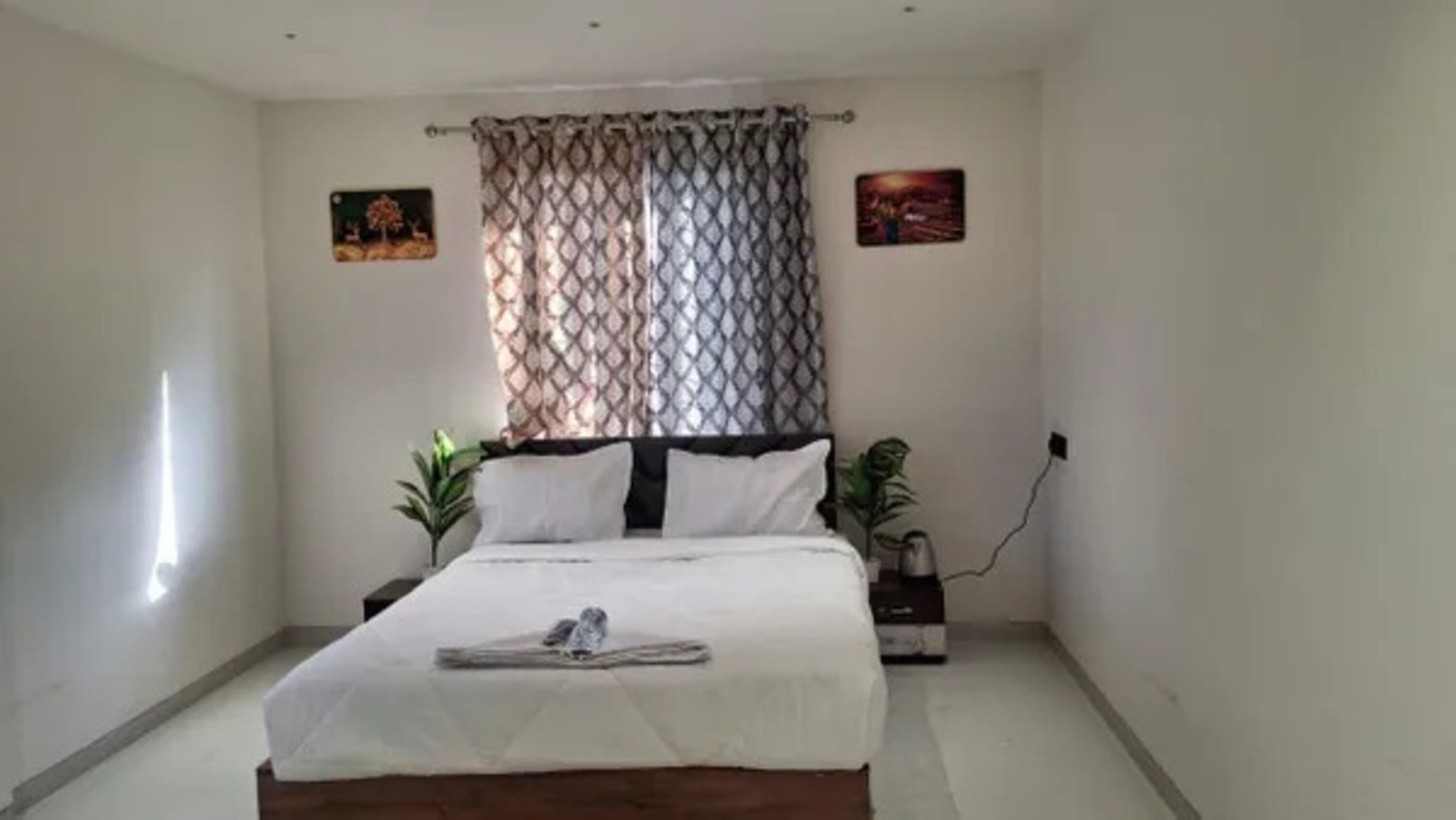 Egyptian cotton sheets, premium bedding, in-room safe, free WiFi