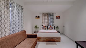 Egyptian cotton sheets, premium bedding, in-room safe, free WiFi