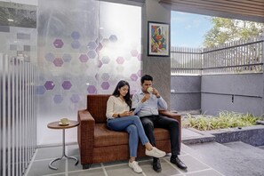 Lobby sitting area - Fabhotel Opulence Stay (Nashik)