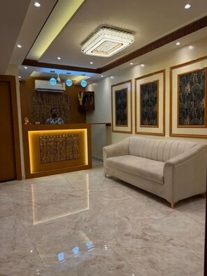 Reception - Fabhotel Sahara Inn (Mumbai)