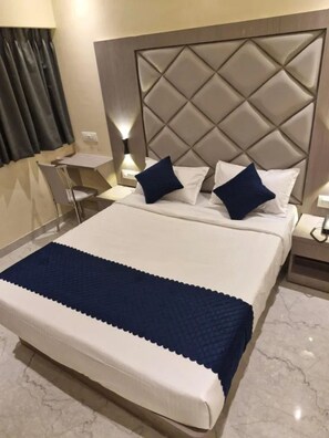 Deluxe Room | Egyptian cotton sheets, premium bedding, free WiFi, bed sheets - Fabhotel Sahara Inn (Mumbai)