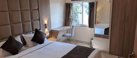 Deluxe Room | Egyptian cotton sheets, premium bedding, free WiFi, bed sheets