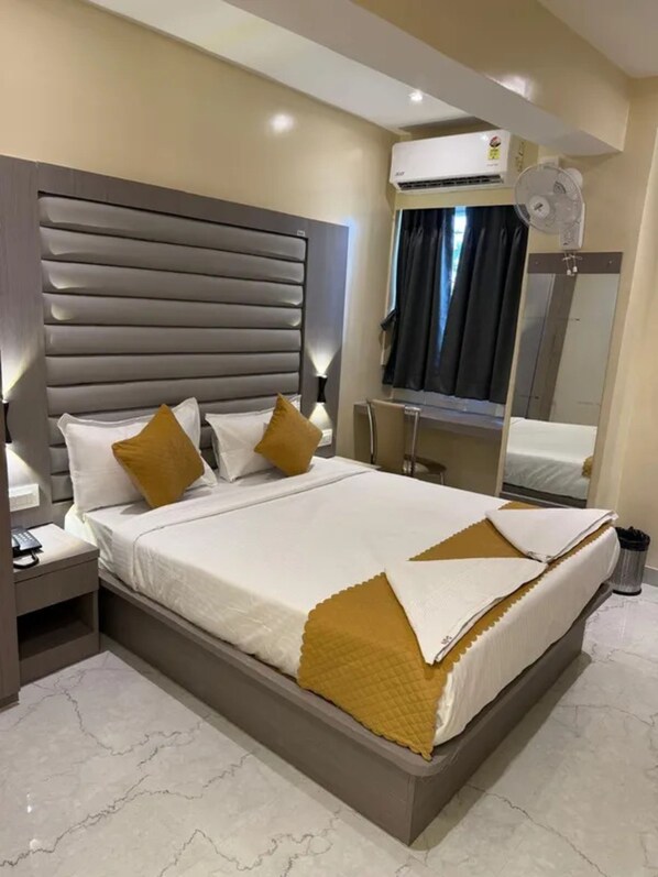 Egyptian cotton sheets, premium bedding, free WiFi, bed sheets - Fabhotel Sahara Inn (Mumbai)