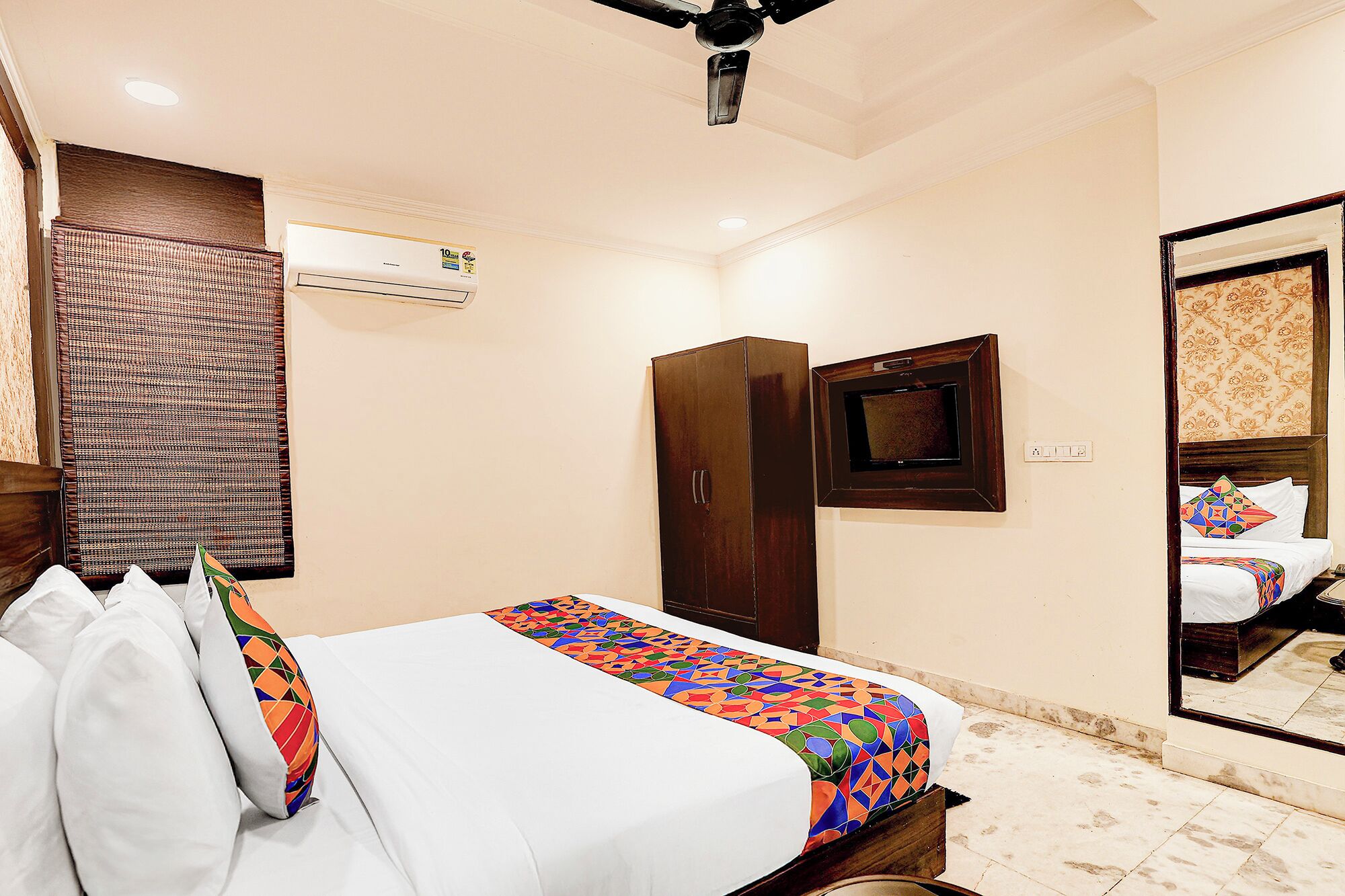 Egyptian cotton sheets, premium bedding, in-room safe, free WiFi