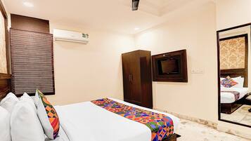 Egyptian cotton sheets, premium bedding, in-room safe, free WiFi